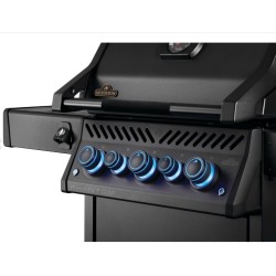 Napoleon Rogue® PRO-S 425 RSIB SIZZLE ZONE™ 4-burner and 1-rear gas grill